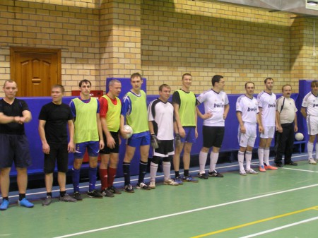 Построение перед матчем. Узнали?)) Я-третий слева