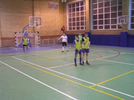 Их штрафной. Директор ДЖКХ (Перевалов) на заднем плане. Я-в "стенке" слева