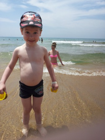 Alara Kum: смотри, я больше мамы))